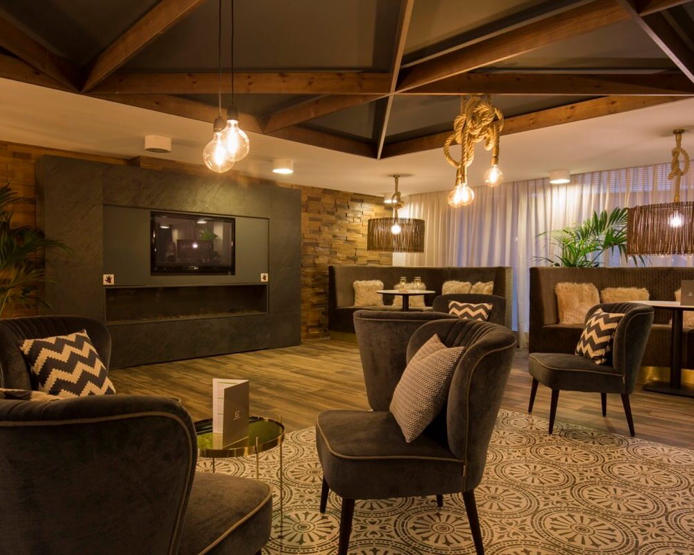 hotel-centric-atiram-zona-lobby-6